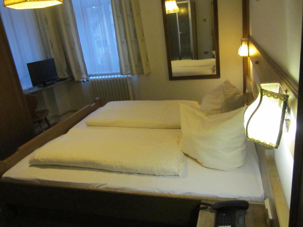 Zum Ochsen Hotell Stadtbergen Rum bild