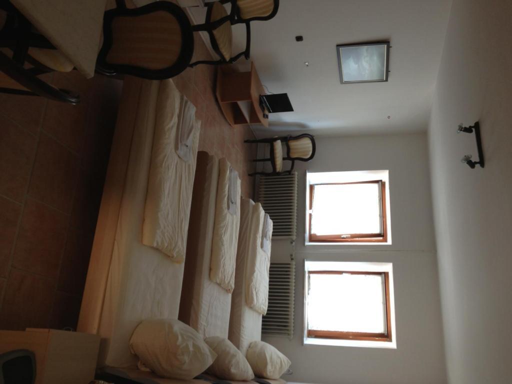 Zum Ochsen Hotell Stadtbergen Rum bild